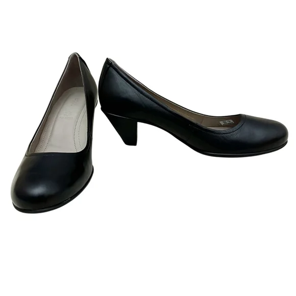 ECCO Black Leather 2.5