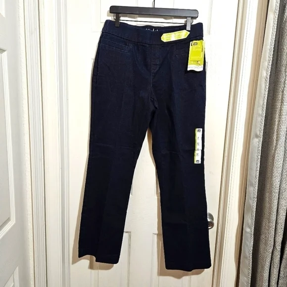 Lee Natural Fit Barely Bootcut Pull On Jeans Size 12 Short