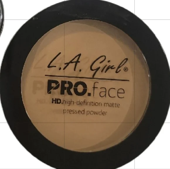 FREE WITH ANY PURCHASE: PRO Face HD Matte Pressed Powder - Buff