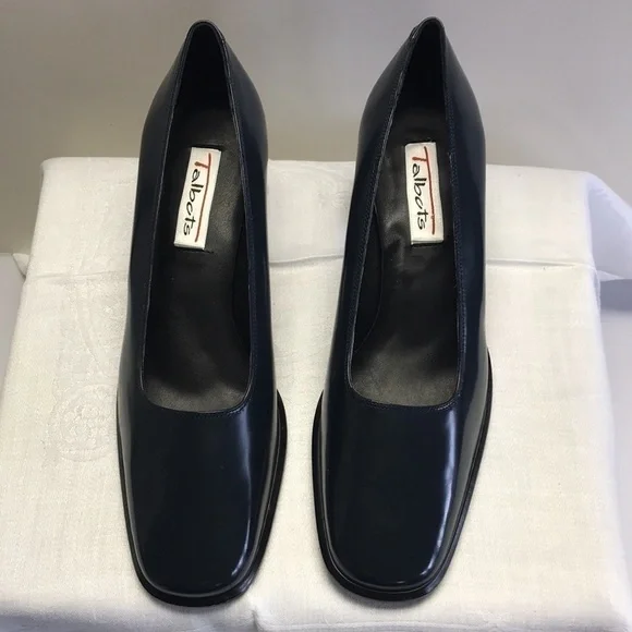 TALBOTS Navy Heel new never worn 2” block heel perfect condition, new size 7.5 N