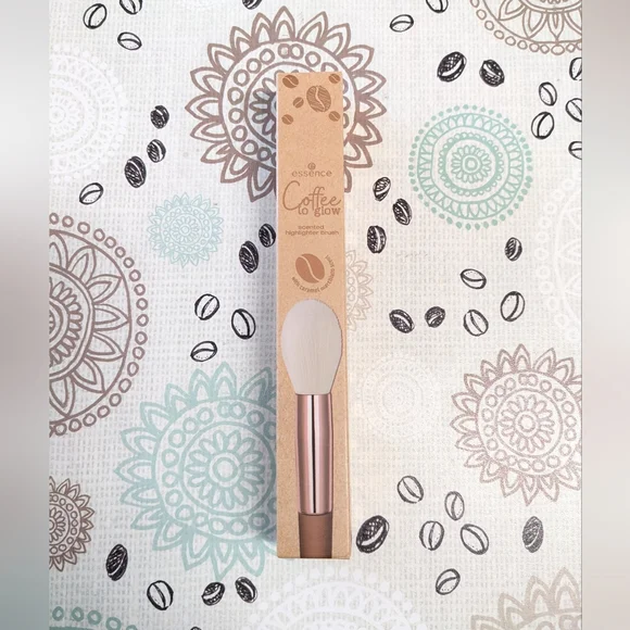 Essence Coffee To Glow Limited Edition Scented Highlighter Brush