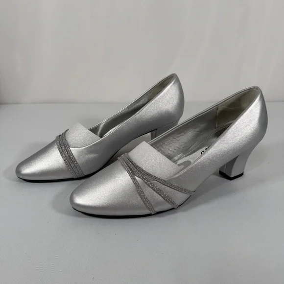 Easy Street Shimmering Silver Heels, size 11 WW, NWOT