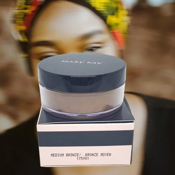Medium Bronze Silky Setting Powder - Mary Kay