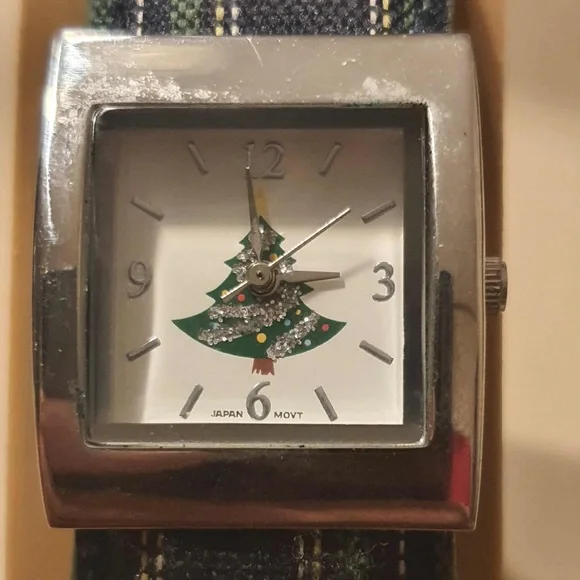 🦋10/$20🦋 Silver/Plaid Women's Christmas Cuff Watch