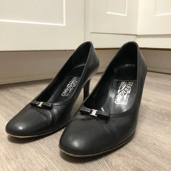 Salvatore Ferragamo Women's Size 8 C Black Leather Kitten Heels Classic Pumps