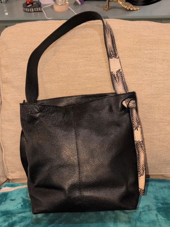 Diomoni Black Leather Tote with Snake-Print Accent