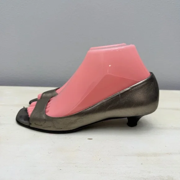 Salvatore Ferragamo Silver Leather Open Toe Kitten Heel Pumps Size 7