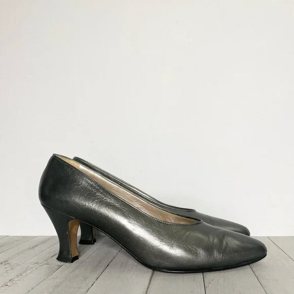 ROBERT GEORGIO NEW YORK Vintage Leather Pumps