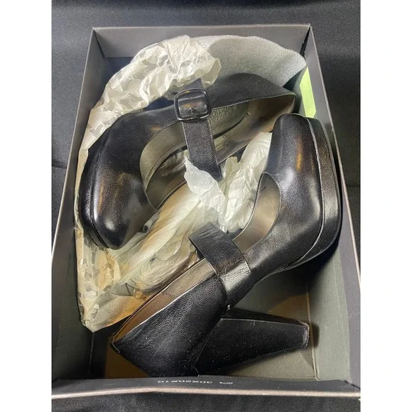 Kenneth Cole Reaction Stirry Night LE Black Leather Studded Mary Jane Pumps 7M