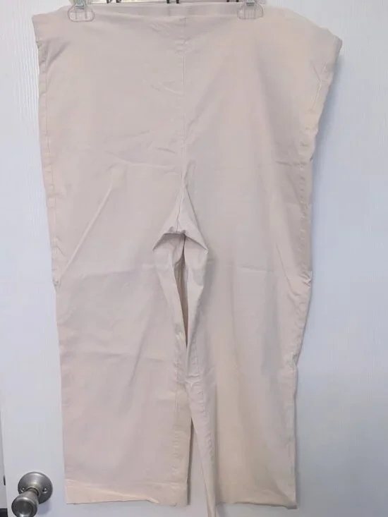 Chico's cream pull-on capris NWOT Size 3.5/18