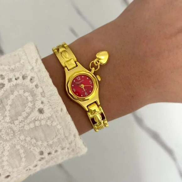 Sku:0285 cute gold red mini‎ watch with heart+in gift box the size is adjustable