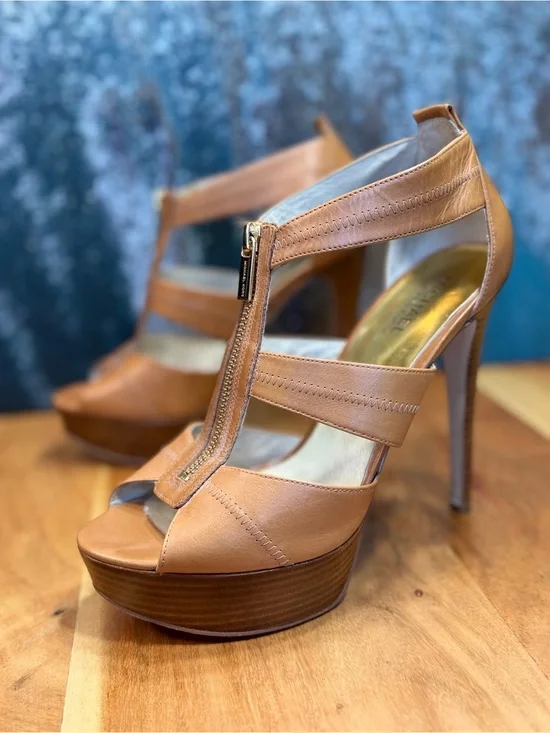 Michael Michael Kors 2010’s Office Siren Tan Leather Platform Heels (VGUC)