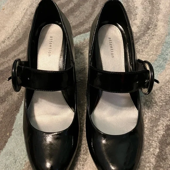 Attention size 8w Women's Glossy Black Heels
