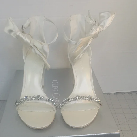 g Cassini Melania Ivory Bridal Heel Rhinestone Bow‎ Size 6 NWT