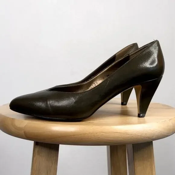 Vintage Made in Spain Nina Olive Green Pumps Heels Size 6 leather