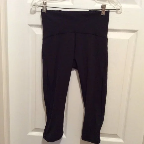 Lululemon Cropped Leggings 6 Solid Black
