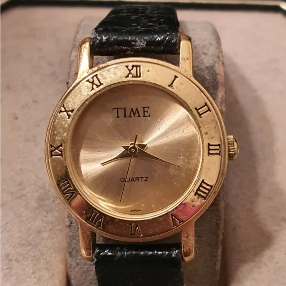 🦋10/$20🦋 Time Goldtone Leather Women's Watch