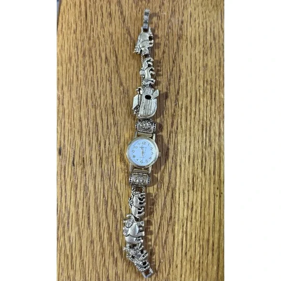 Bond St. Noah's Ark Ladies Gold Tone Wristwatch Second Hand