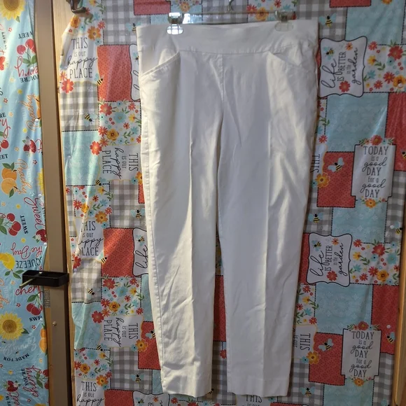 PERFECT STRECH BY CHICO'S WHITE PULL ON PANTS