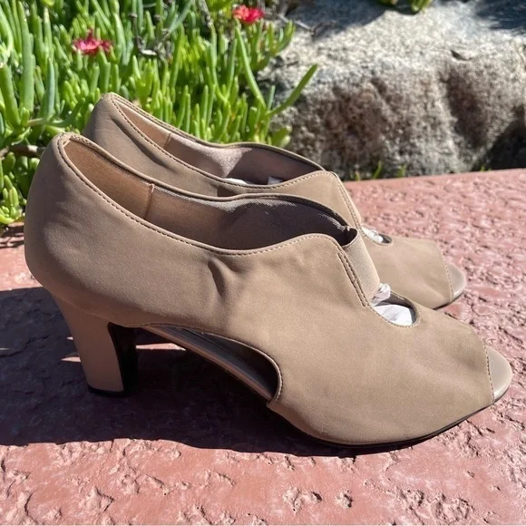 Life Stride Women's Carla Peep Toe Bootie size 11M in good condition