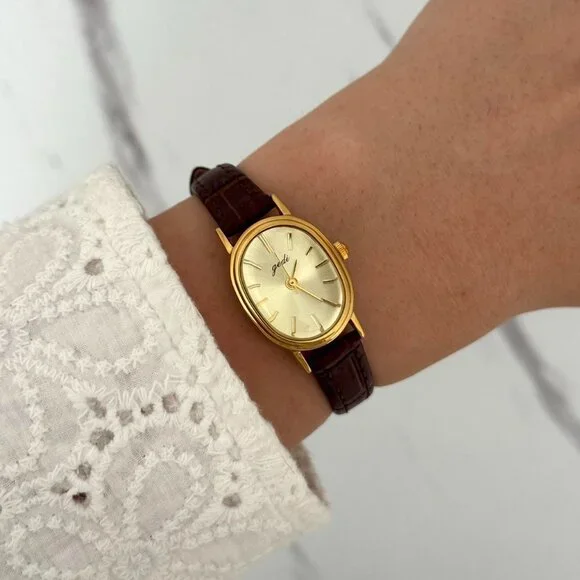 Sku 0441 vintage vibe retro mini watch gold brown leather strap + in‎ a gift bag