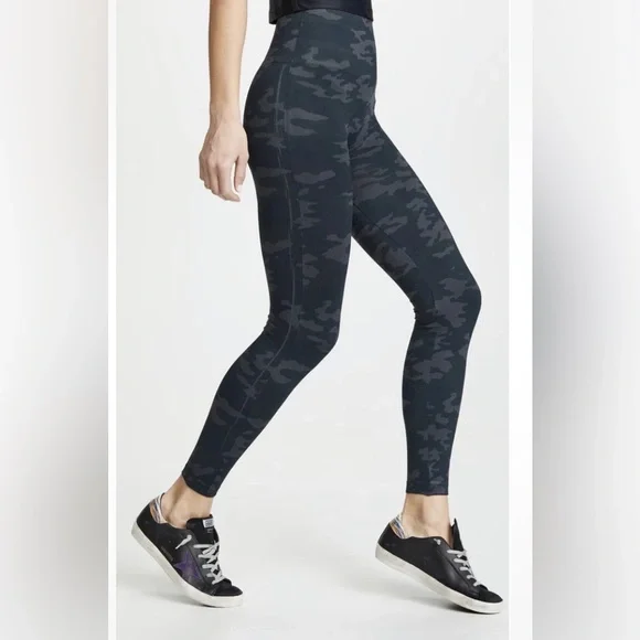Spanx Look at Me Now Seamless Leggings Camo Size S
