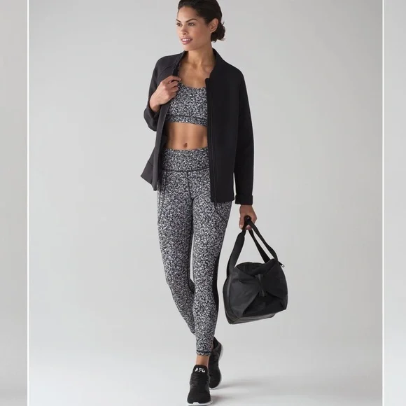 Lululemon Invigorate 7/8 Tight Daisy Dust Alpine White Black Size 4 Mesh Running