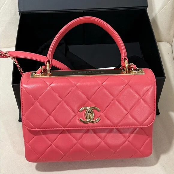 🌸🌸 CHANEL Pink Trendy Quilted Top Handle Shoulder Bag in with Gold Hardware
