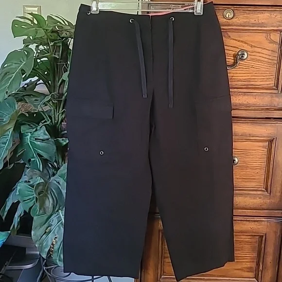 Izod Capri Cargo Pants Size 6