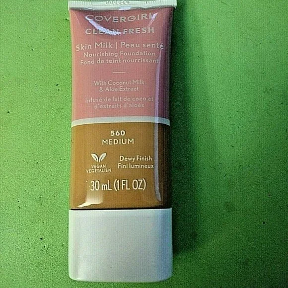 Covergirl, Clean Fresh Skin Milk, 560 - Medium NEW