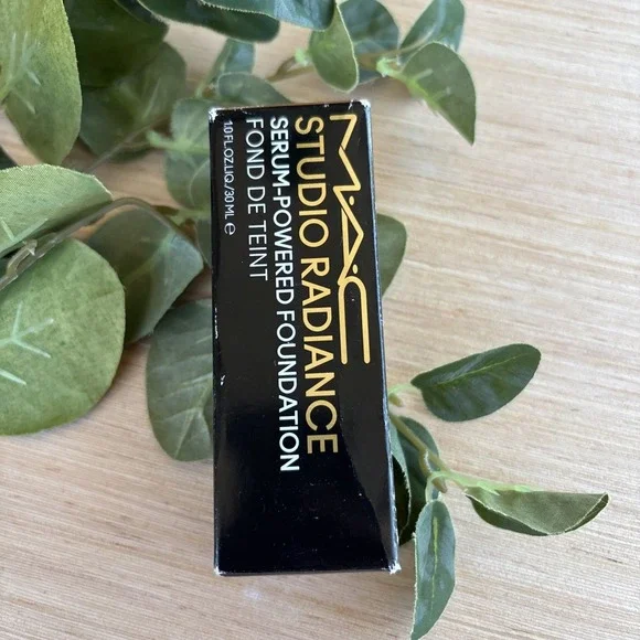 MAC Studio Radiance Serum-Powered Foundation NC60 1 oz Full Size