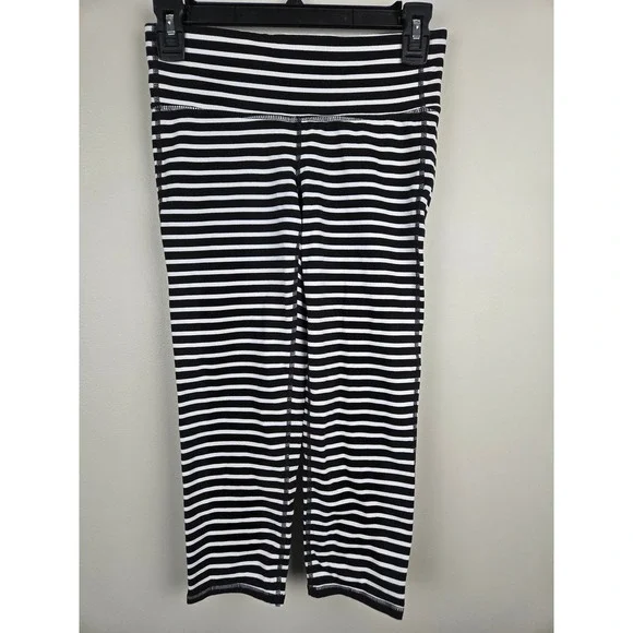 Athleta Womens Black White Striped Ruched Back Cropped‎ Yoga Leggings Small S