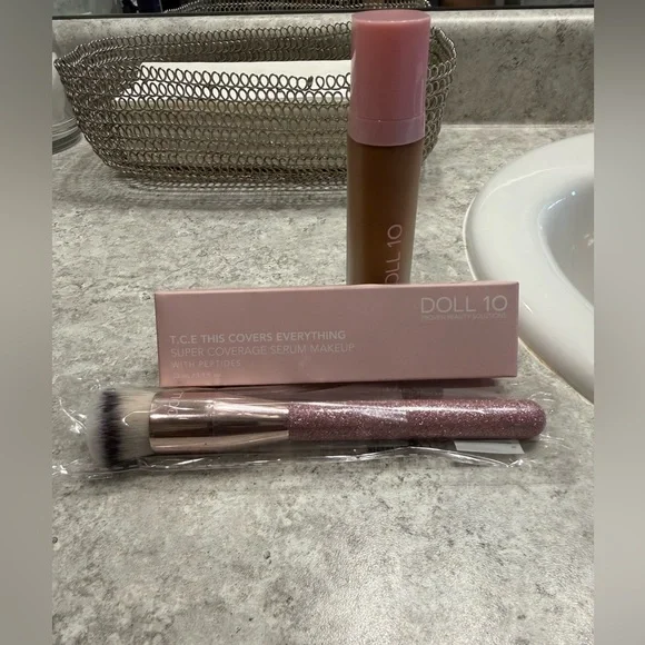 Doll 10 Super Coverage Serum Makeup with Brush - Pink and Brown