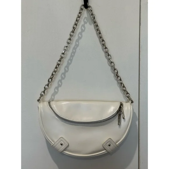 Women's Forever 21 White zip close silver chain vegan leather Shoulder Bag