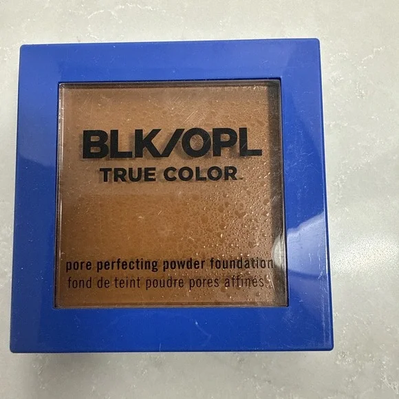 BLACK OPAL True Color Pore Perfecting Powder Foundation -#420 NUTMEG