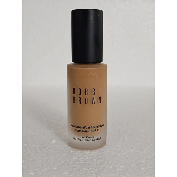 Bobbi Brown Skin Long-Wear Weightless Foundation in the shade Golden 6