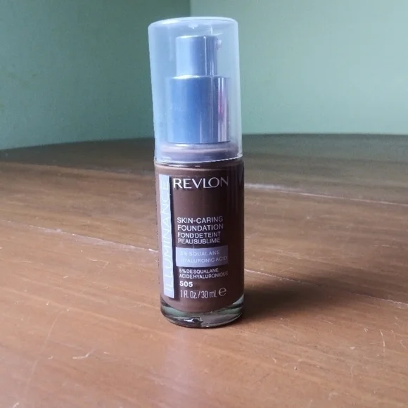 Revlon Illuminance Skin-Caring Foundation - Rich Sand 505