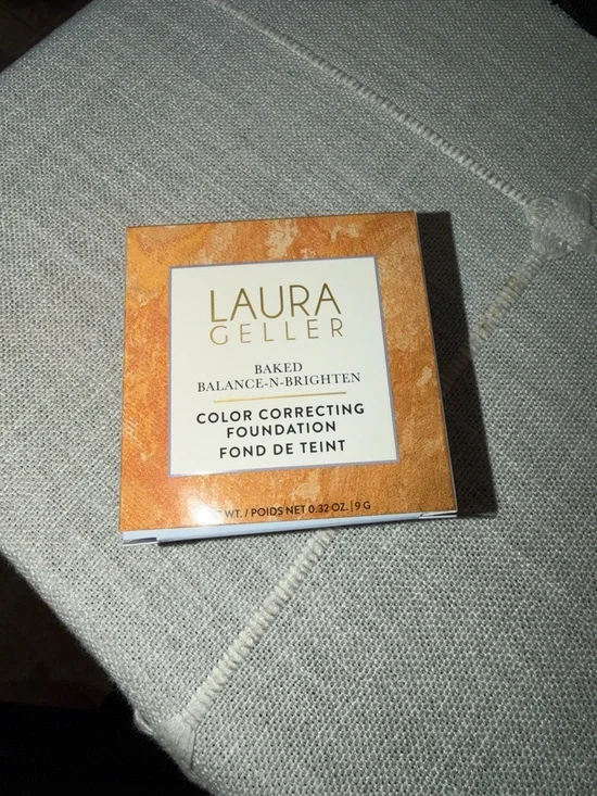 Laura Geller Baked Balance-N-Brighten Illuminating Baked Powder - Light. NIB