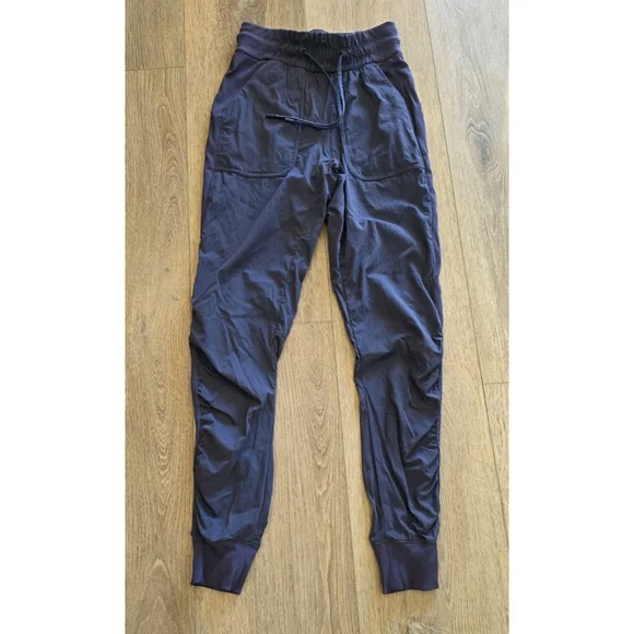 Lululemon Women’s Size 2 Blue Beyond The Studio Dance Studio Jogger W5CZHS $128