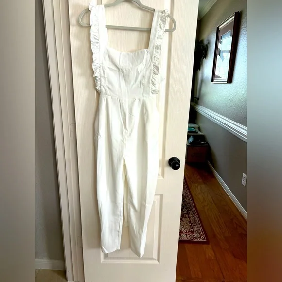 New without tags off-white jumpsuit. Size medium.‎