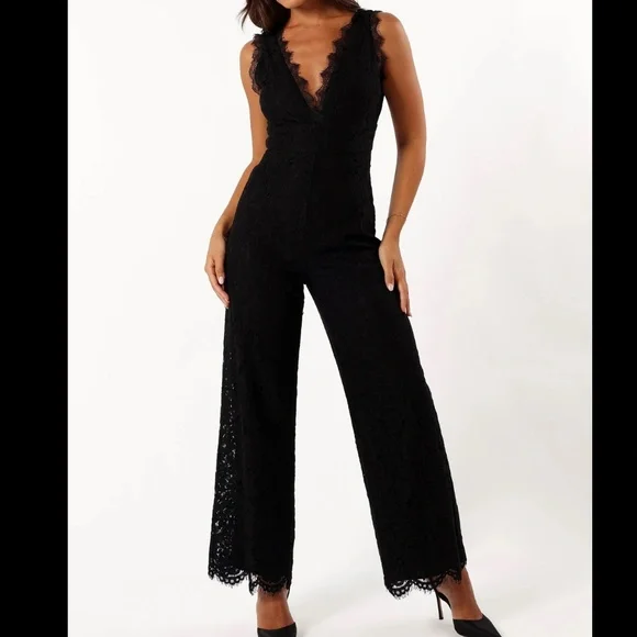 Venus lace V neck sleeveless jumpsuit open back Sz M flare leg