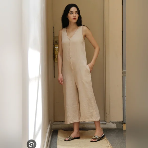 LACAUSA Cream Sleeveless Jumpsuit with Wide-Leg Design‎ Sz L