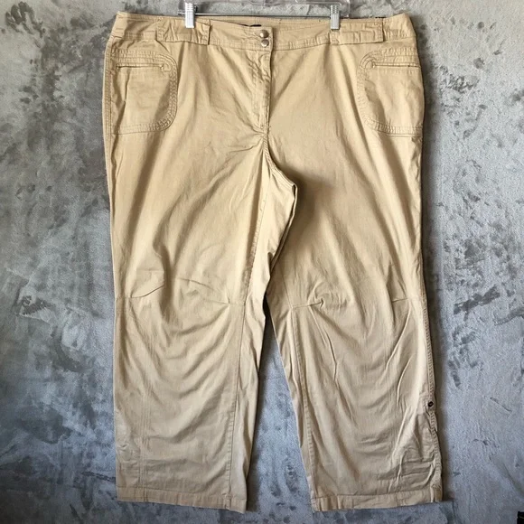 Avenue Beige Stretch Capri Pants Size 26 Plus Workwear