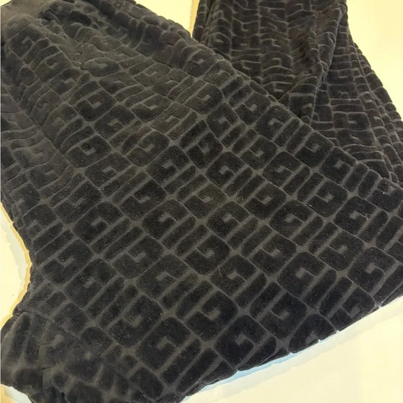 Guess women's pull on velvet jogger size S