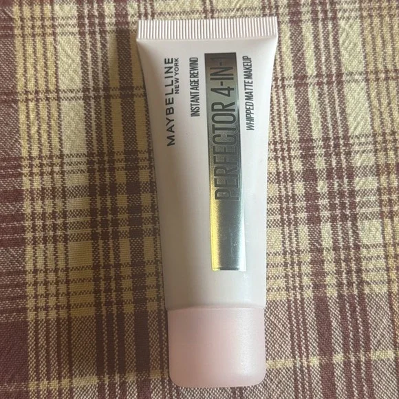 Maybelline Perfector 4-In-1 Whipped Matte Makeup #01 Light/Leger
