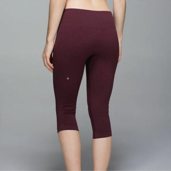 LULULEMON The Flow Crop Il Heathered Bordeaux Drama Leggings Size 12 burgundy