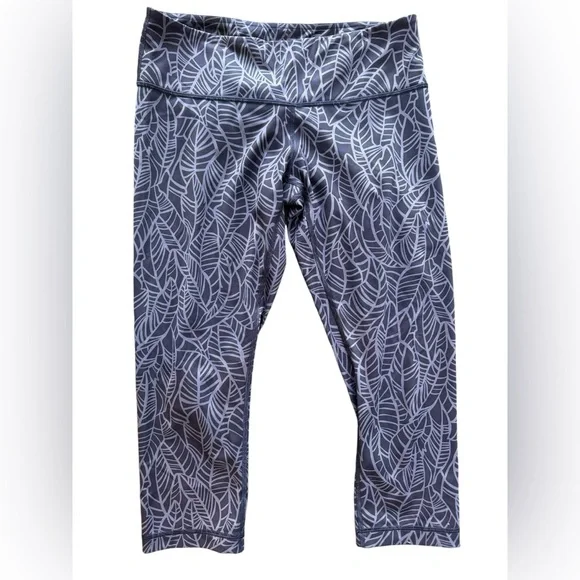 Lululemon Women's Size 8 Purple Leaf Print Cropped Low‎ Rise Athletic Leggings