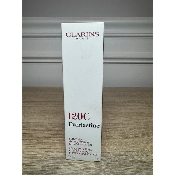 Clarins Everlasting Full Coverage Long Wearing & Hydrating Matte 120C ‎ 30ml