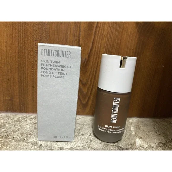 BNIB BEAUTYCOUNTER Skin Twin Featherweight Foundation 1 fl‎ oz Each Deep 650