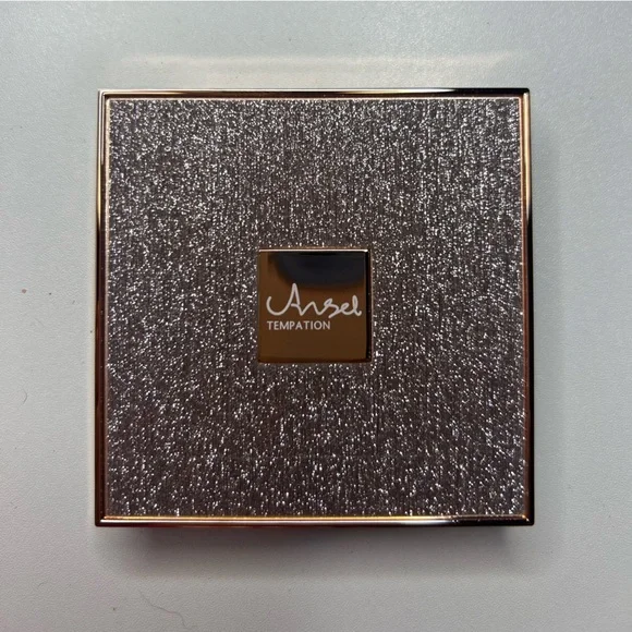 💎 Oriental Concealer Bright Powder Cake Foundation- Full Size Bling Case